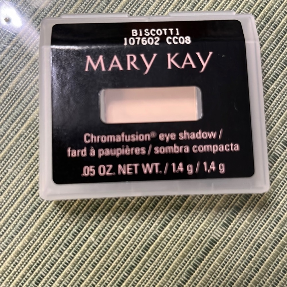 New In Package Mary Kay Mineral Eye Color Biscotti